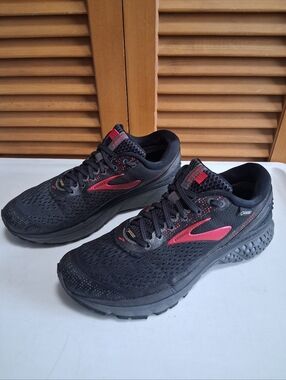 Brooks Ghost 11 GTX Women's Waterproof Running Shoe * Size: 9 (Medium)